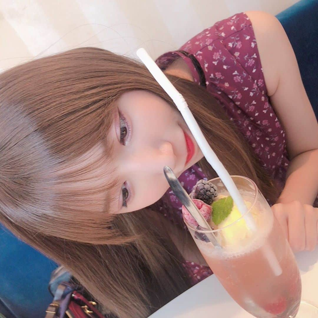 田中菜津美さんのインスタグラム写真 - (田中菜津美Instagram)「最近は体型維持のために 食べたいもの我慢してるんだけど . 1週間に1回は好きなもの好きなだけ 食べていい日💕(自分ルール)😂 . いい笑顔☺️👏 #ootd #pancake #パンケーキ #幸せ #いちご #きっと #0キロカロリー」8月20日 20時57分 - natsumitanaka_0810