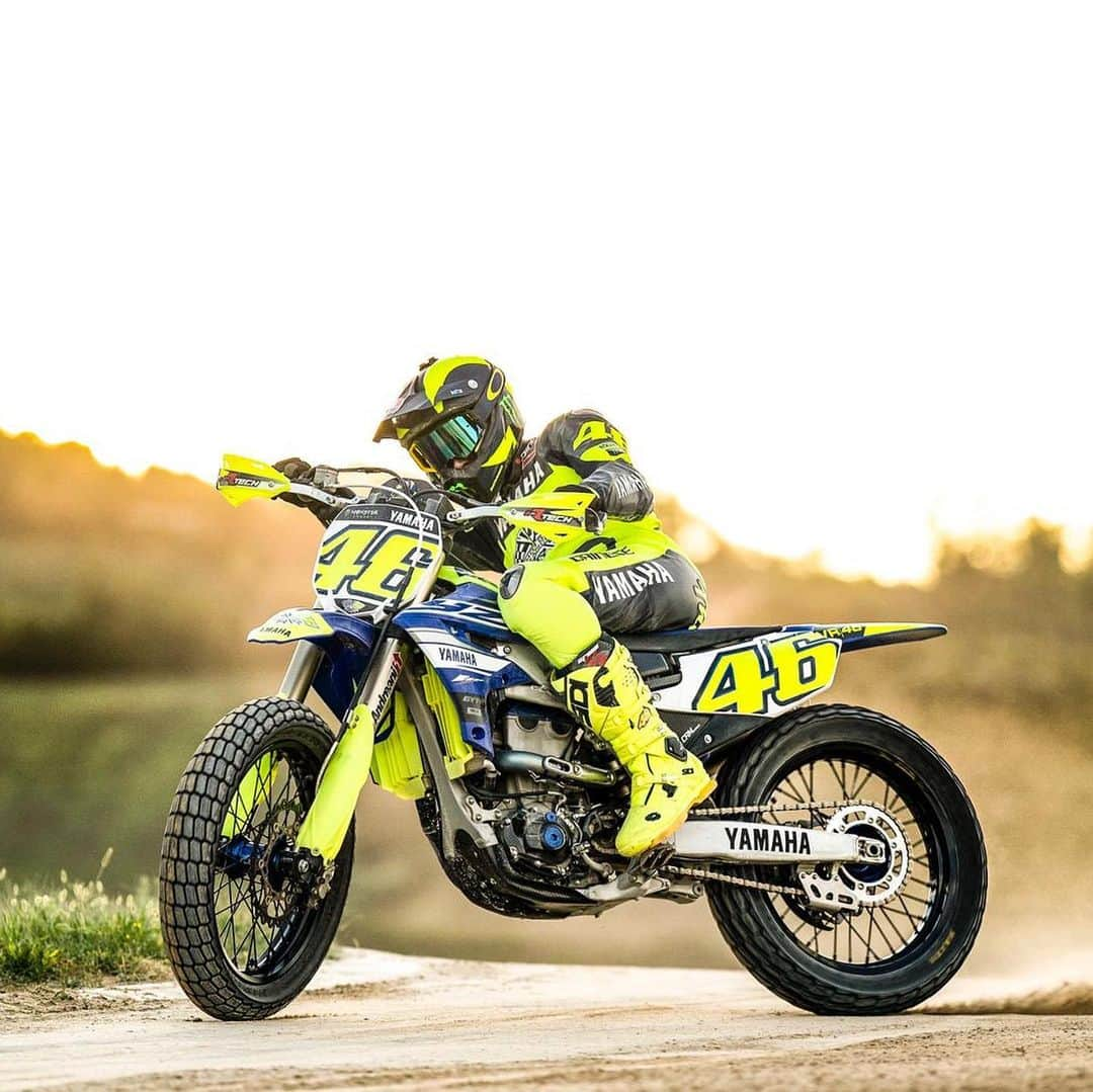 バレンティーノ・ロッシさんのインスタグラム写真 - (バレンティーノ・ロッシInstagram)「Saturday training at the MotoRanch with the @vr46ridersacademyofficial  È stato bello passare un po’ di tempo con @manuelmateo_ (pic4)📸 @camilss」8月20日 21時08分 - valeyellow46