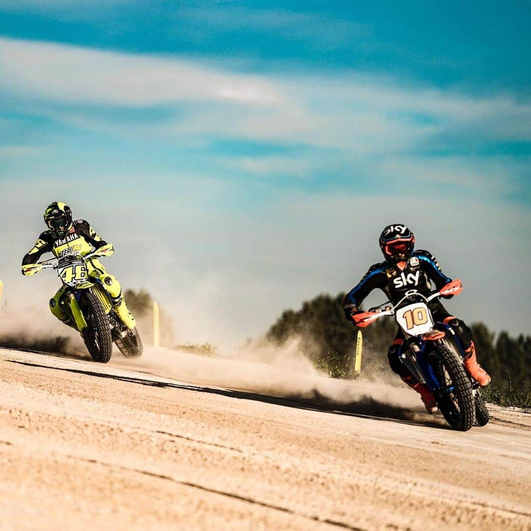 バレンティーノ・ロッシさんのインスタグラム写真 - (バレンティーノ・ロッシInstagram)「Saturday training at the MotoRanch with the @vr46ridersacademyofficial  È stato bello passare un po’ di tempo con @manuelmateo_ (pic4)📸 @camilss」8月20日 21時08分 - valeyellow46