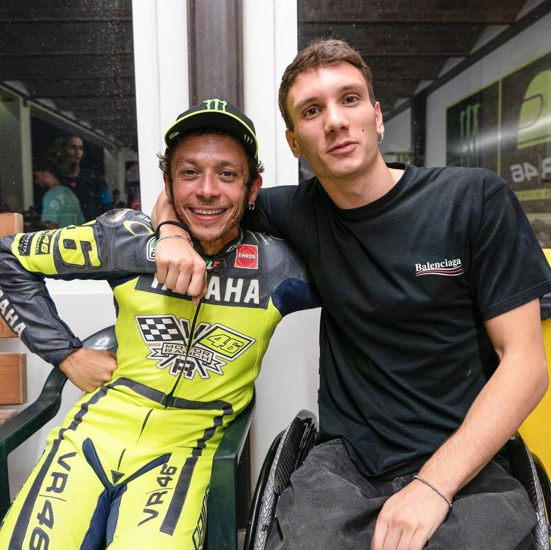 バレンティーノ・ロッシさんのインスタグラム写真 - (バレンティーノ・ロッシInstagram)「Saturday training at the MotoRanch with the @vr46ridersacademyofficial  È stato bello passare un po’ di tempo con @manuelmateo_ (pic4)📸 @camilss」8月20日 21時08分 - valeyellow46