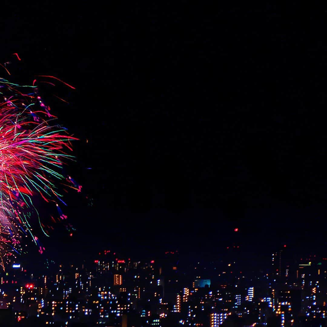 tomohiro koshikaさんのインスタグラム写真 - (tomohiro koshikaInstagram)「Grid pic 7/12 #fireworks #隅田川花火大会  #花火大会🎆 #skytreetower」8月20日 21時01分 - tomohiro_koshika