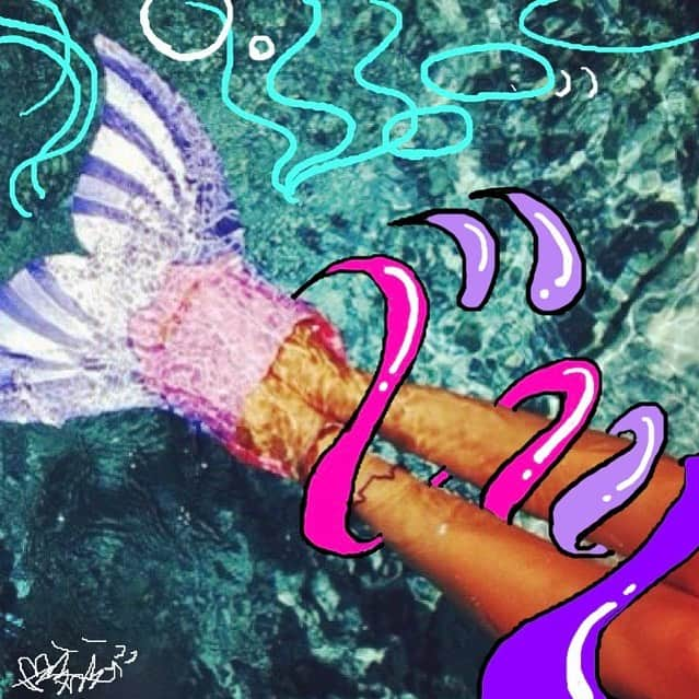 miniさんのインスタグラム写真 - (miniInstagram)「LAST SUMMER🐚🧜🏽‍♀️💓💜💎 大好きな夏が終わっちゃう…🌞 今年はひとりPOOLばっか💠 キレイな海行きたいなぁ🐠 #minilbreakart #happysummer #mermaid #sea #ocean #pool」8月20日 21時09分 - mini.stagram