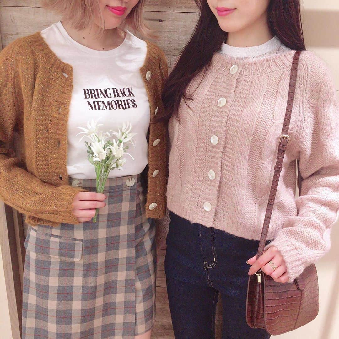デイシーさんのインスタグラム写真 デイシーinstagram Autumn Item さり気ないラメ感が可愛いカーディガン が入荷しております アルパカ混なのでふんわりとした肌触り となっております ショート丈なのでミニボトムとも相性抜群ですよ ラメ