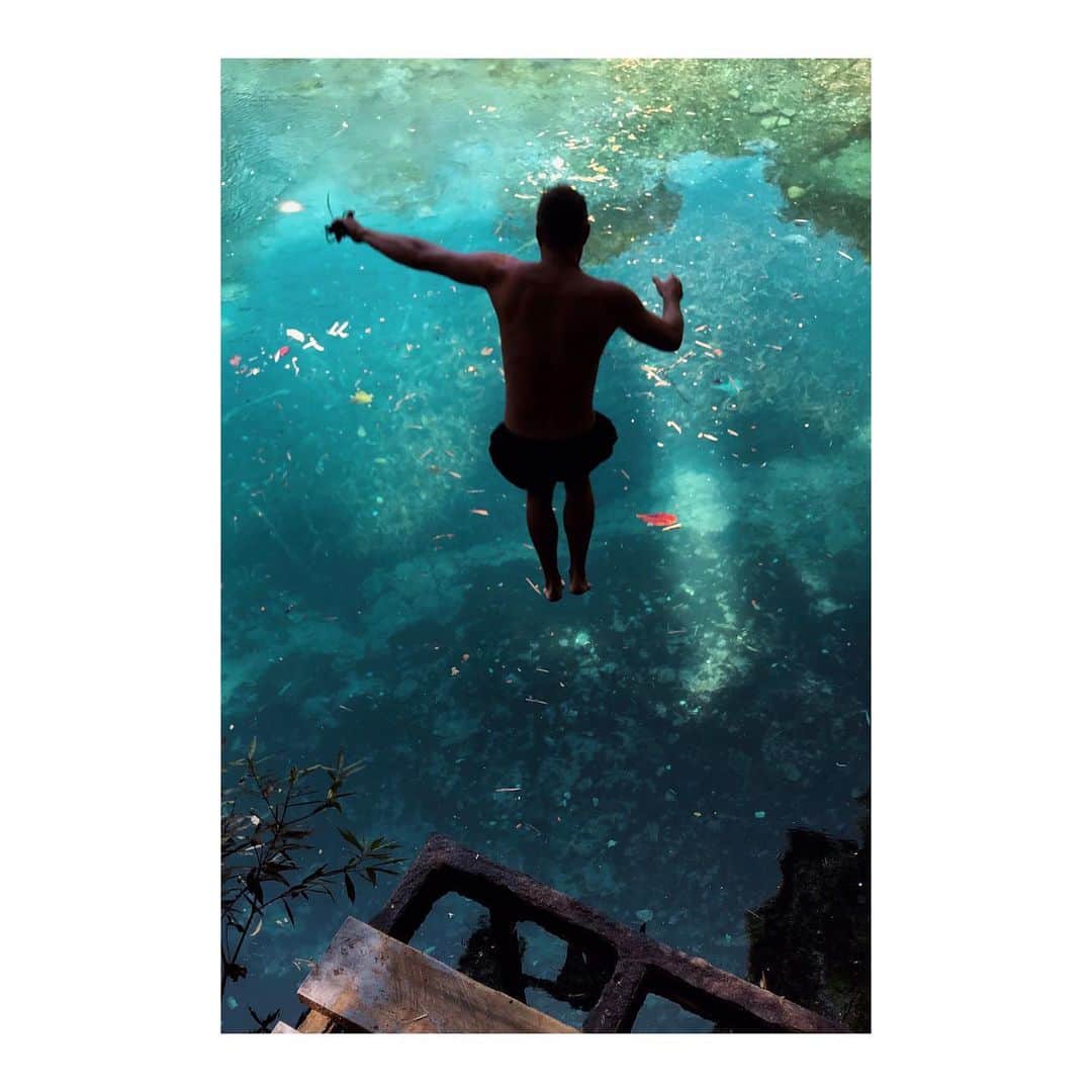 セドリック シャルリエのインスタグラム：「Cedric’s jumping into water... Swimming is his favorite activity beside work #loveswimming #cedriccharlier #cedriccharlierofficial #summertime photo by @alfredo_piola」