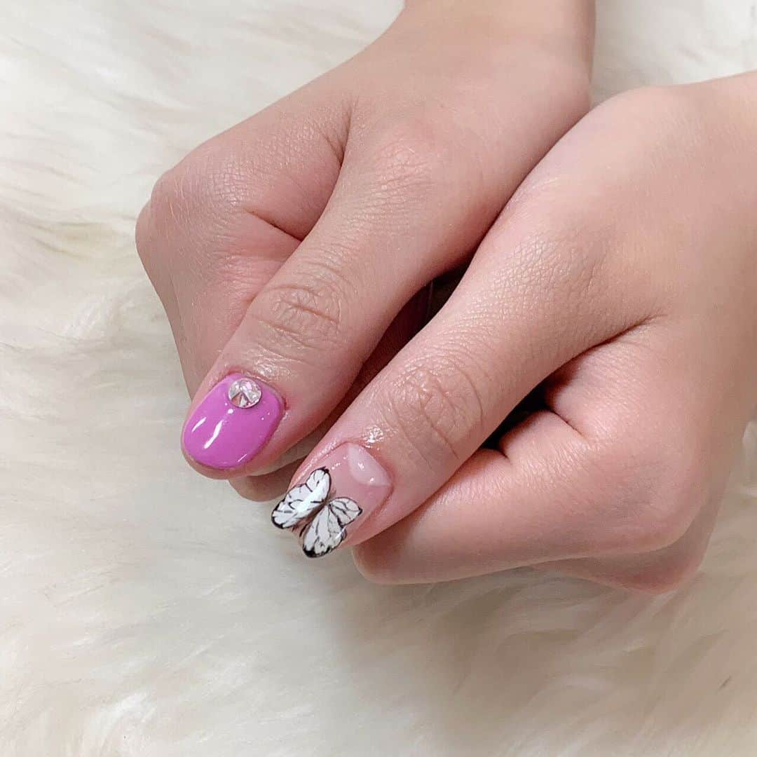 夏焼雅さんのインスタグラム写真 - (夏焼雅Instagram)「new nail🦋💗🦋💗🦋💗🦋 @honda_parkbytokyo  @parkbytokyo #ホンダさんの手描き #天才的  #蝶々ネイル  #pink #pinknail  #shibuya」8月20日 21時24分 - miyaaa0825