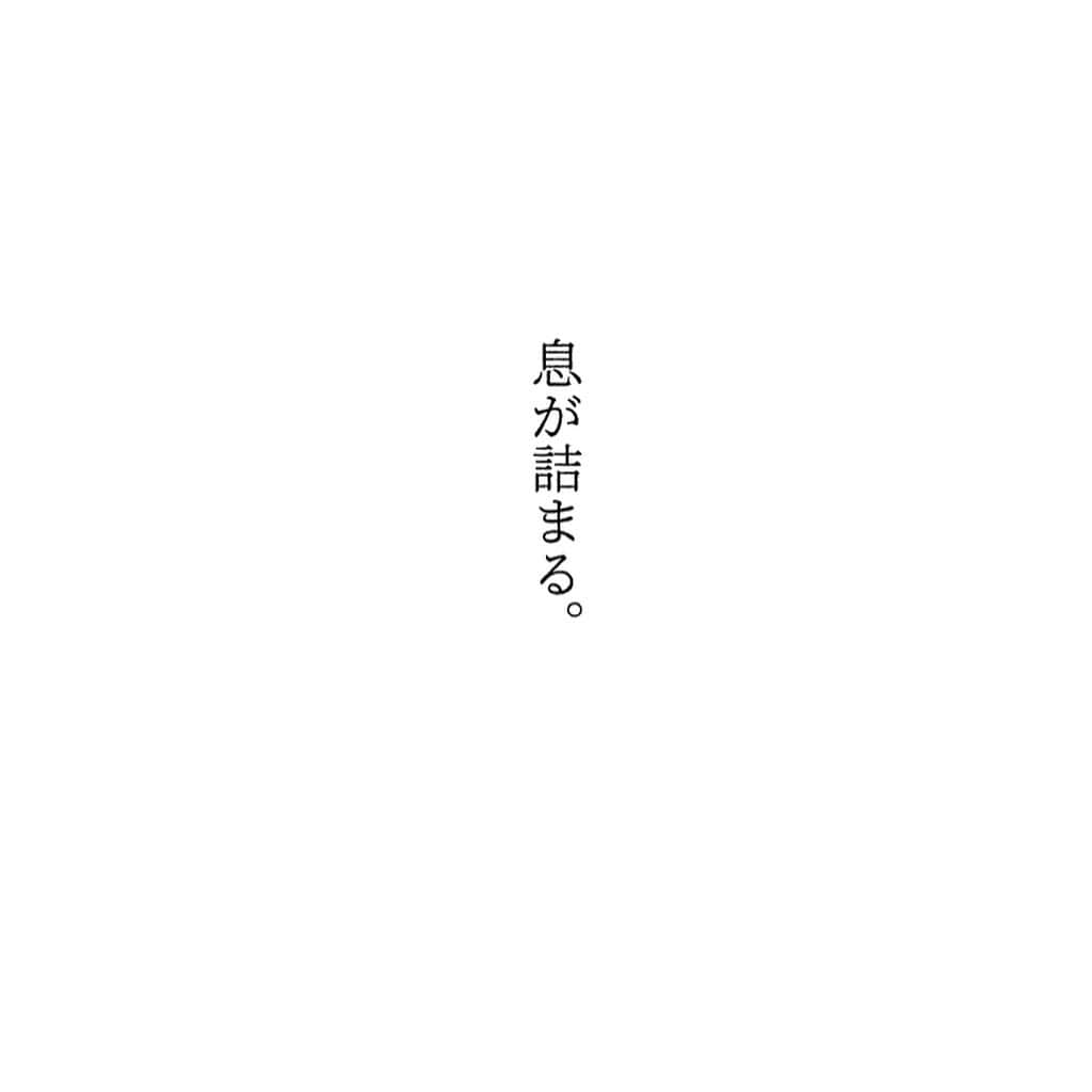 池田ルイさんのインスタグラム写真 - (池田ルイInstagram)「ベランダ越しに恋してる。 . . . . . 高校生の頃の体験をベースに描きました あの頃、私は悩みなんて少しもない子だと思われてたけど 本当は面倒だからと拒否られるし、鬱陶しがられるし、慣れなよと同性からも言われて、疲れて息が詰まって、 何も考えなくなっただけです。 .  信頼できる人に言えばよかったんですけどねー あの頃はもう自分の殻に閉じこもってて、どうせ……って諦めてましたね。 . . 泣くのは、いいストレス発散だと思います。でも映画見たりとか、そんな風に泣いて発散したいものです。 , . . . .  こちらは9月25日に発売される、私の短編集の第1話目に関連する話です。続きが読みたい方は、発売日に買っていただけると幸いです🙇‍♂️ 今はAmazonで予約販売も行ってます👌 私のハイライト先からリンク飛べるので、ぜひ予約してくださいねー私が喜びまーすにやけまーす🙋‍♀️🙋‍♀️🙋‍♀️(@ikeda.1127 ) . . . . #イラストグラム #イラスト #マンガ #illustgram #animegirl #illustration #絵 #絵描き #漫画家 #漫画 #コミックエッセイ #エッセイ #コミック #comic #art #アート #恋愛 #想い #カップル #love  #illustrator #paint #drawing #cute #instaart #manga #恋愛漫画」8月20日 21時25分 - ikeda.1127