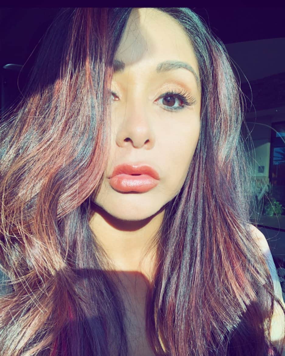 ニコール・ ポリッツィのインスタグラム：「#snookibalms」