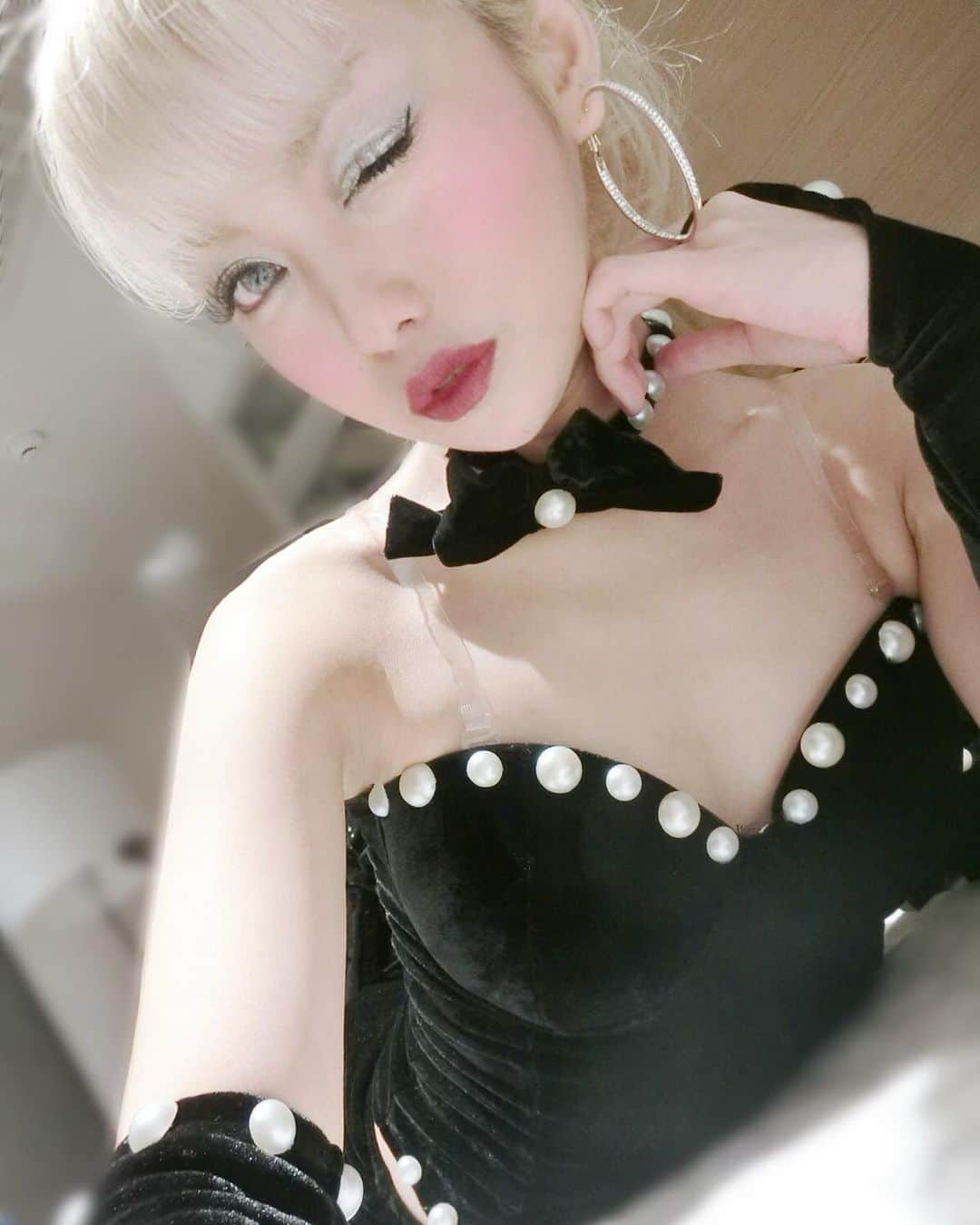 竹村寿美佳（すうちゃま）さんのインスタグラム写真 - (竹村寿美佳（すうちゃま）Instagram)「今夜も @v2tokyo ‪⸜‪‪☺︎‬⸝‬‪‪💗 今見るとこんなに髪まっしろだったんだ🙊🙊 _  #v2tokyo#club#gogodancer#六本木#costume#tokyo#japan#girl#me#music#bikini#l4l#followme#instagood#sexy#instafashion#selfie#model#クラブ#六本木#ダンサー#ハーフ#いいね返し#ウインク#赤リップ#イベント#夏#夏祭り#夏休み#モデル」8月20日 21時20分 - suuchamav3v