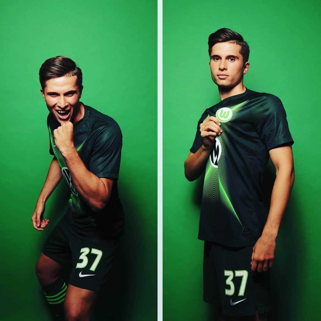 VfLヴォルフスブルクさんのインスタグラム写真 - (VfLヴォルフスブルクInstagram)「Unser Spieler mit der Nummer 37 – ELVIIIIS...🔉🗯⤵️ #vflwolfsburg #arbeitfussballleidenschaft #wolfsburg #bundesliga #immernurdu #immer_hungrig」8月20日 21時26分 - vfl.wolfsburg