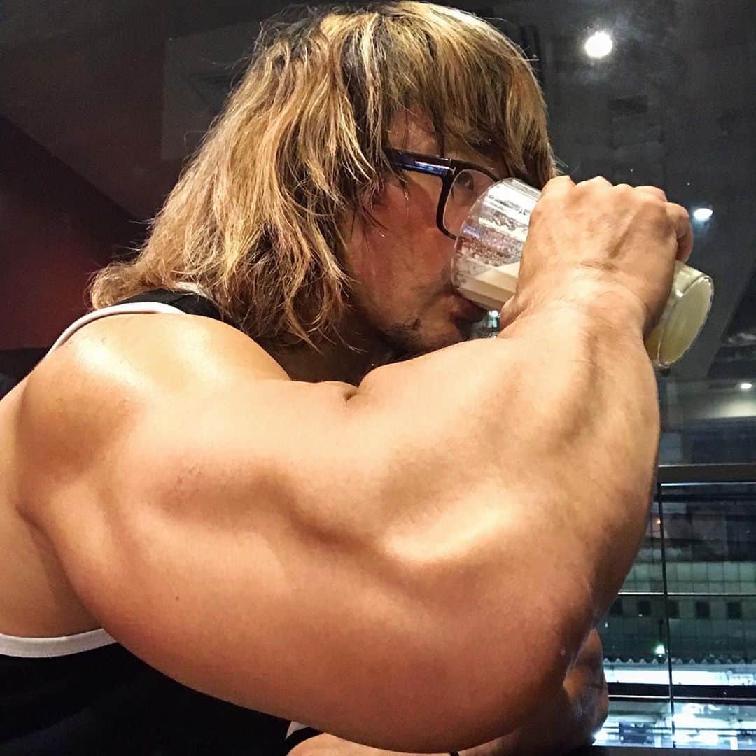 棚橋弘至さんのインスタグラム写真 - (棚橋弘至Instagram)「トレーニング終わり。 #goldgym #shoulderworkout #メガネで目が小さい (￣(工)￣) #逸腕 💪」8月20日 21時31分 - hiroshi_tanahashi