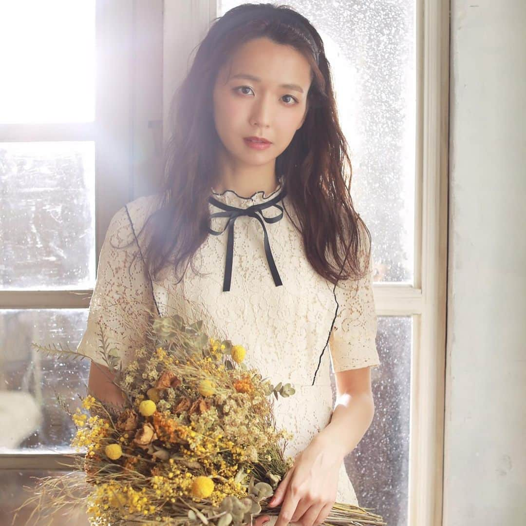 宮崎由加さんのインスタグラム写真 - (宮崎由加Instagram)「‪Án MILLE‬ AW 2019 . . 袖のふんわり感が丁度良くて華奢見え出来ていいなぁと感じました。 . . @anmille.official . . #anmille  #アンミール  #ワンピース  #総レースワンピース」8月20日 21時31分 - yuka_miyazaki.official