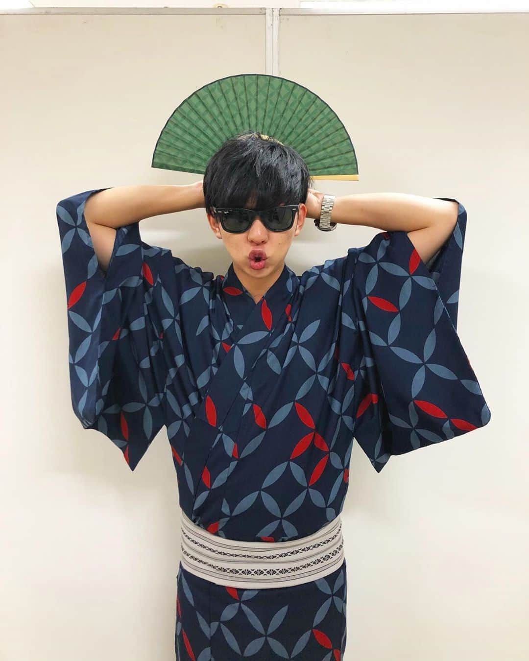 田中シングルのインスタグラム：「明日は京都と渋谷です！よろしくお願いします！  #京都12時半と15時半です #祇園花月 #浴衣ではなく赤い衣装ではまやねんとネタします #ラッスンゴレライ以外のネタもします #是非来てください #渋谷無限大ドーム20時半から #ひな吉どんぐり先輩姉さんのライブにお邪魔します #私達が勝手にオススメして勝手に満足して勝手に帰るライブというタイトルです #内容は聞いてないのでドキドキワクワク #説教されるライブとかだったら途中で帰ろうと思ってます #勝手に帰るライブです #是非勝手に来てください」