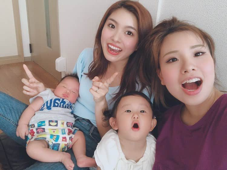 八軒あやねさんのインスタグラム写真 - (八軒あやねInstagram)「ちょっと前😋 友人に第二子が誕生👶💕 なんて可愛いんだ🥺🥰 食べたい..... お姉ちゃんも成長してて、うまっ🤭🍖とか言えるようなってるし、いっぱい遊んでくれるようなってた🍒 お母さんてほんま凄いなぁて毎回思う🤔 私はなれるのかしら... 早く9月ならんかなぁ会いたいなぁ。 . . . #数少ない友達 #大学 #まま #ママ #女子会 #赤ちゃん #かわいい #もちもち #男の子ベビー」8月20日 21時36分 - ayagram_8_