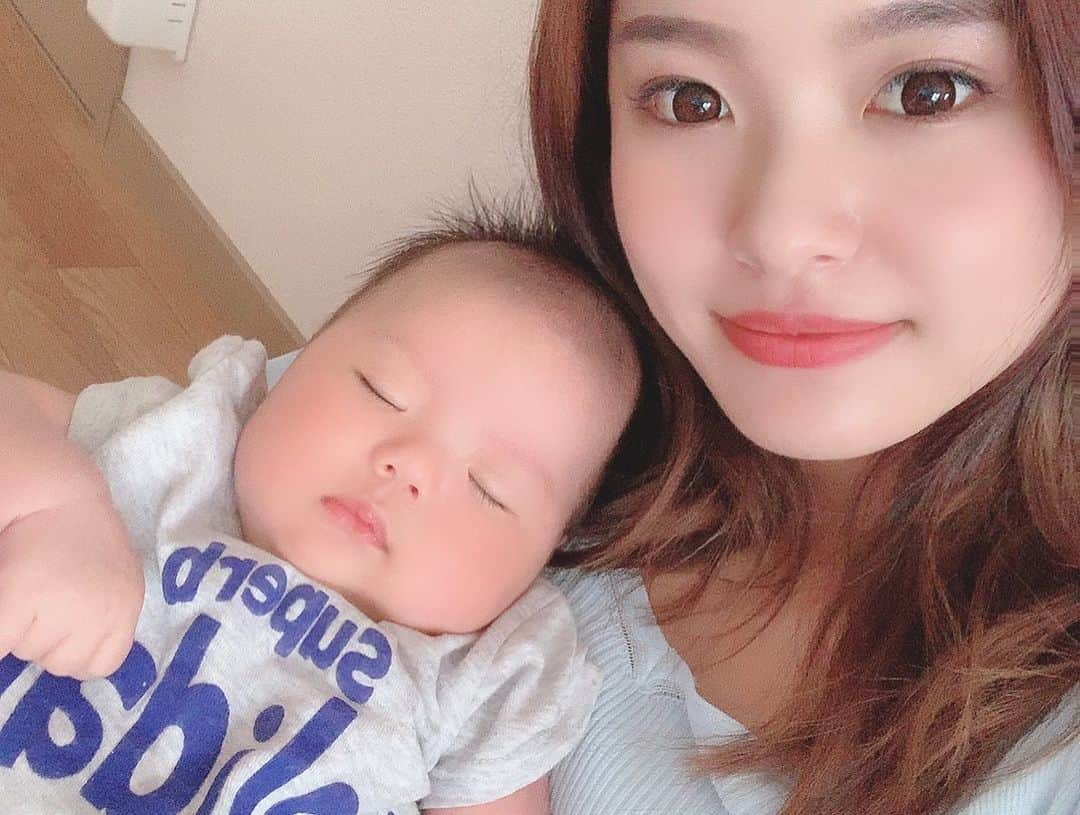 八軒あやねさんのインスタグラム写真 - (八軒あやねInstagram)「ちょっと前😋 友人に第二子が誕生👶💕 なんて可愛いんだ🥺🥰 食べたい..... お姉ちゃんも成長してて、うまっ🤭🍖とか言えるようなってるし、いっぱい遊んでくれるようなってた🍒 お母さんてほんま凄いなぁて毎回思う🤔 私はなれるのかしら... 早く9月ならんかなぁ会いたいなぁ。 . . . #数少ない友達 #大学 #まま #ママ #女子会 #赤ちゃん #かわいい #もちもち #男の子ベビー」8月20日 21時36分 - ayagram_8_