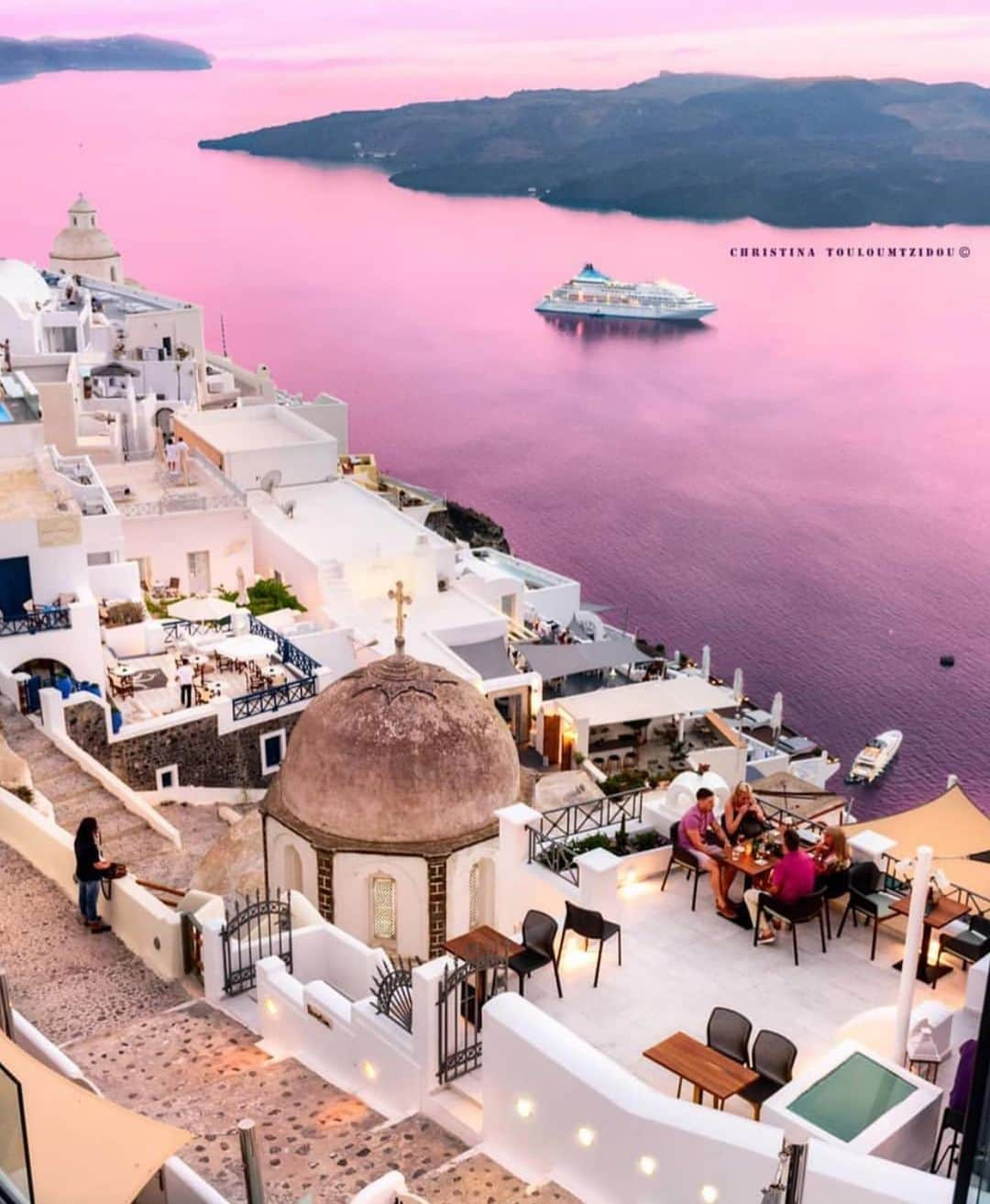 Wonderful Placesさんのインスタグラム写真 - (Wonderful PlacesInstagram)「Follow ✨@thegreek.islands✨ for stunning posts like these!!! Follow ✨@thegreek.islands✨ . Santorini sunset by ✨@christinatouloumtzidou✨」8月20日 21時37分 - wonderful_places