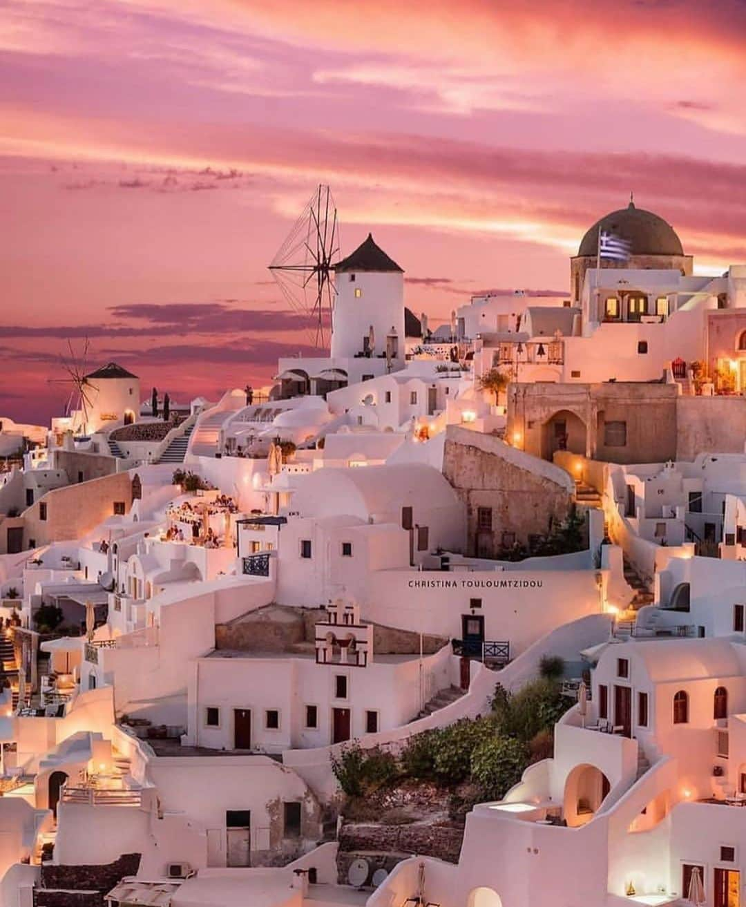 Wonderful Placesさんのインスタグラム写真 - (Wonderful PlacesInstagram)「Follow ✨@thegreek.islands✨ for stunning posts like these!!! Follow ✨@thegreek.islands✨ . Santorini sunset by ✨@christinatouloumtzidou✨」8月20日 21時37分 - wonderful_places