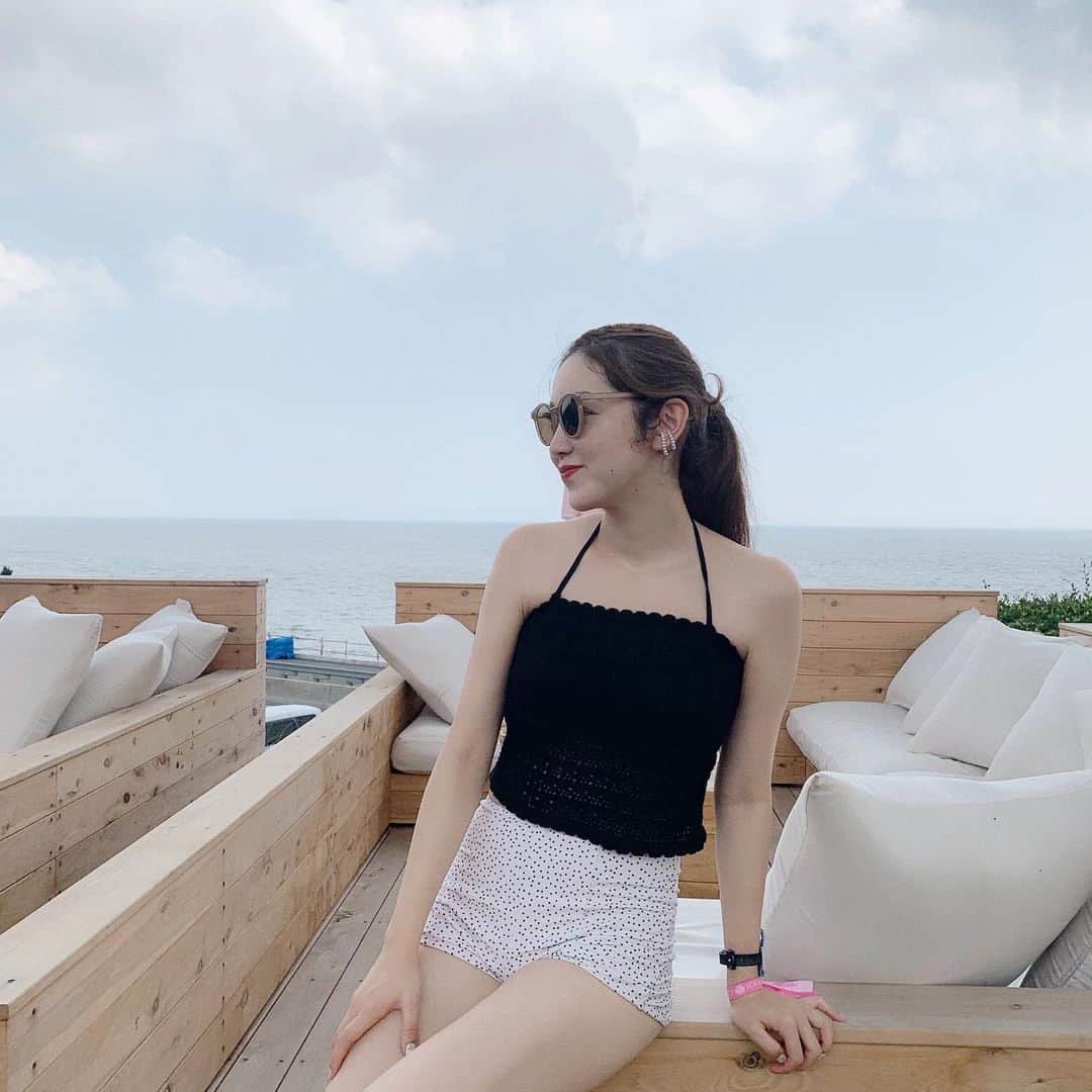mina hinokuchiのインスタグラム：「. 昨日の横浜ルミネ休館日は お店のみんなと大磯ロングビーチへ👙 . みんなで#chico_swimwear2019 を着て、夏らしい1日を楽しみました♡♡ SALON限定のニットホルターを初おろし🌼 去年買ったまま着れてなかったドットのワンピもプール入る用で持って行きました♡ . プール行く途中で、次の休館日(2月❄️笑)何するかみんな話してた笑笑  AWもみんなで頑張ろうね〜♡ . #whoswhochico #salonbychico #salonbychico_yokohama #フーズフーチコ #横浜 #ルミネ横浜 #大磯 #大磯ロングビーチ」