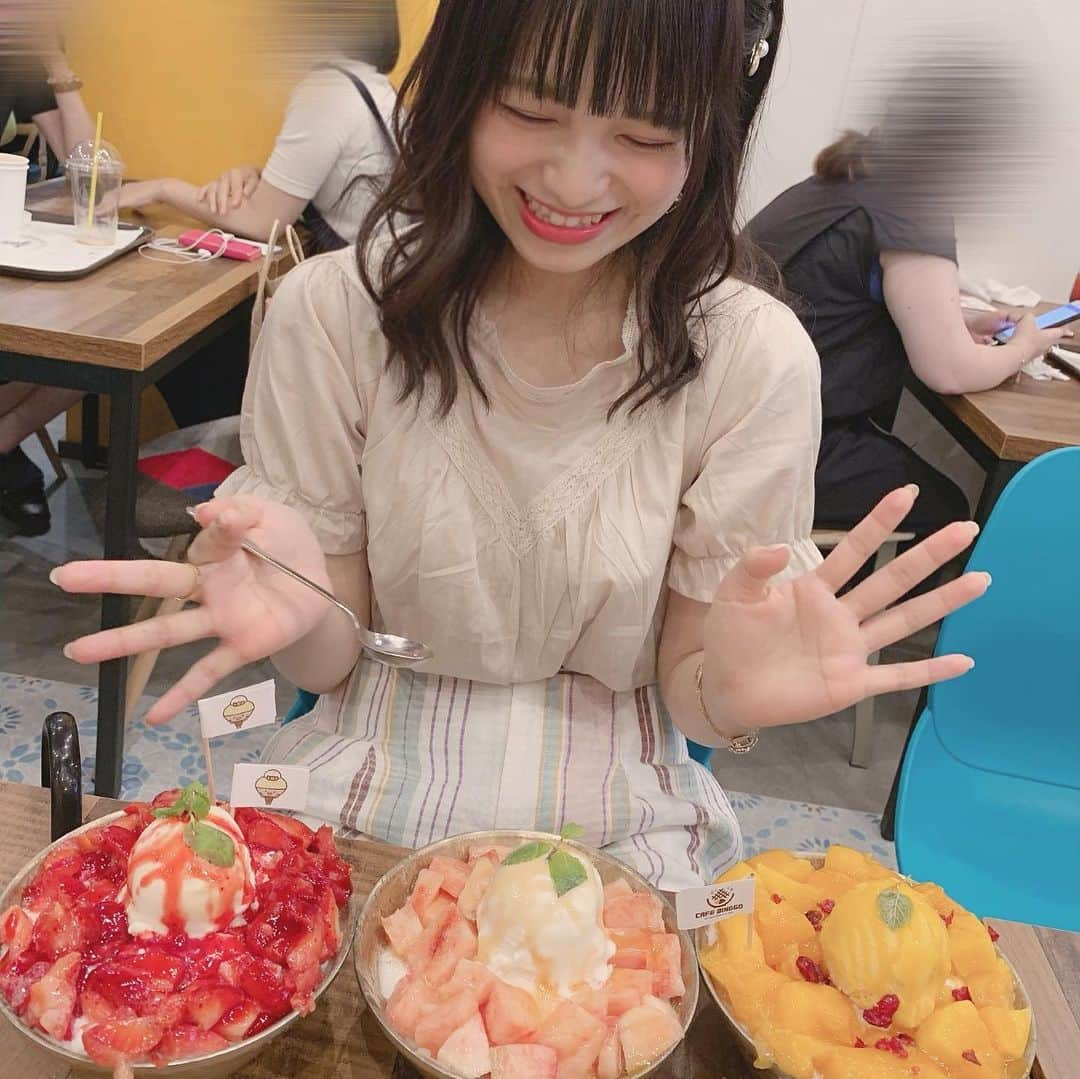 森みはるさんのインスタグラム写真 - (森みはるInstagram)「こないだ友達と3人で食べたの〜☁️ みはるは桃たべた！🍑 でもひとりひとつは結構大きかった、、笑 #BINGGO#新大久保グルメ#新大久保カフェ#新大久保スイーツ#かき氷」8月20日 21時51分 - miharu_mori