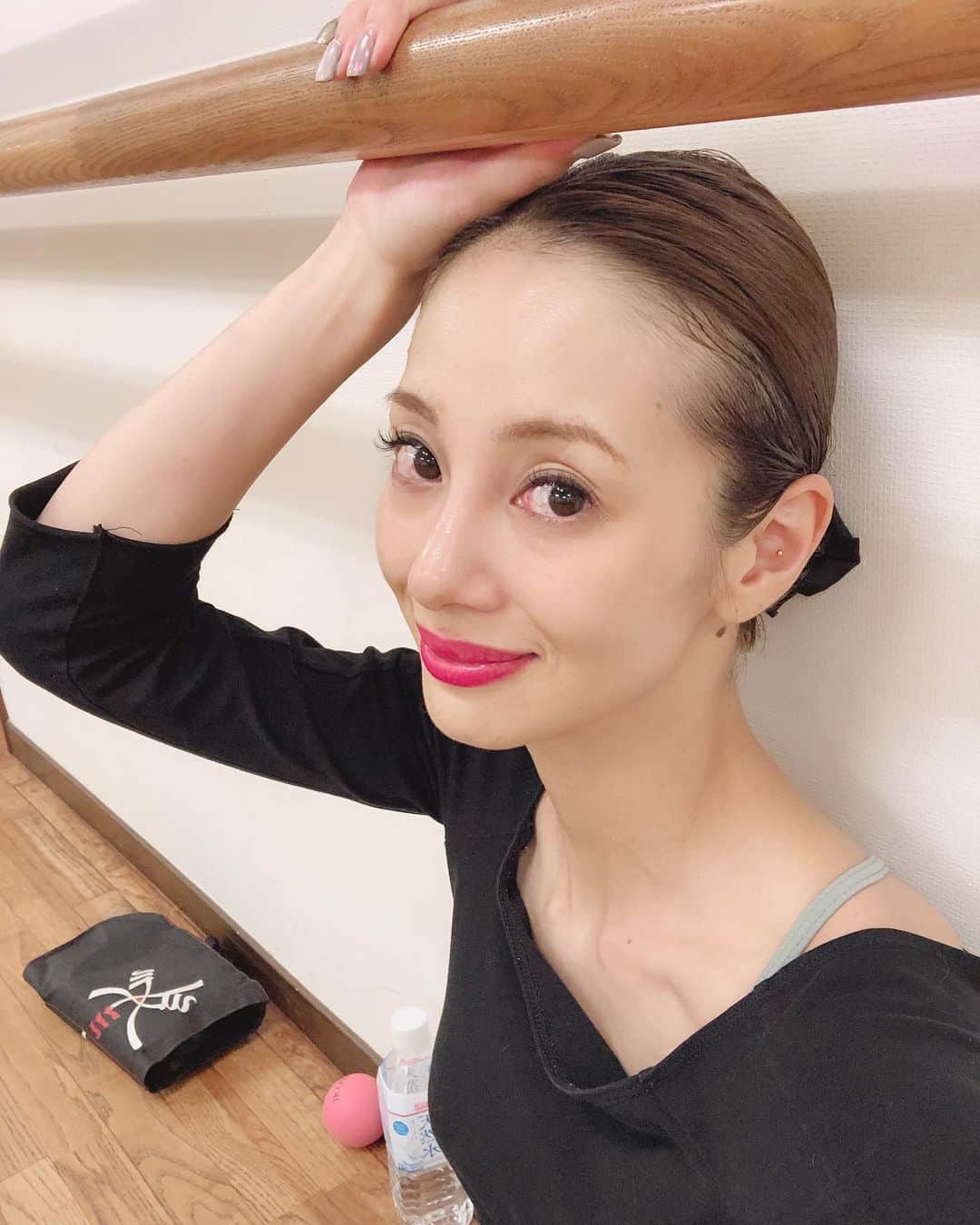 のインスタグラム：「お盆明けのレッスン❣️ バレエだけお休みだったから1週間だけど久しぶりの気分😚💓💓 ・ ・ #明日からリノリウムが戻ってくる✨ #床滑るのもようやく終わる😚👌 #balletclass #lesson #バレエクラス #木下ココ #ココトレ」