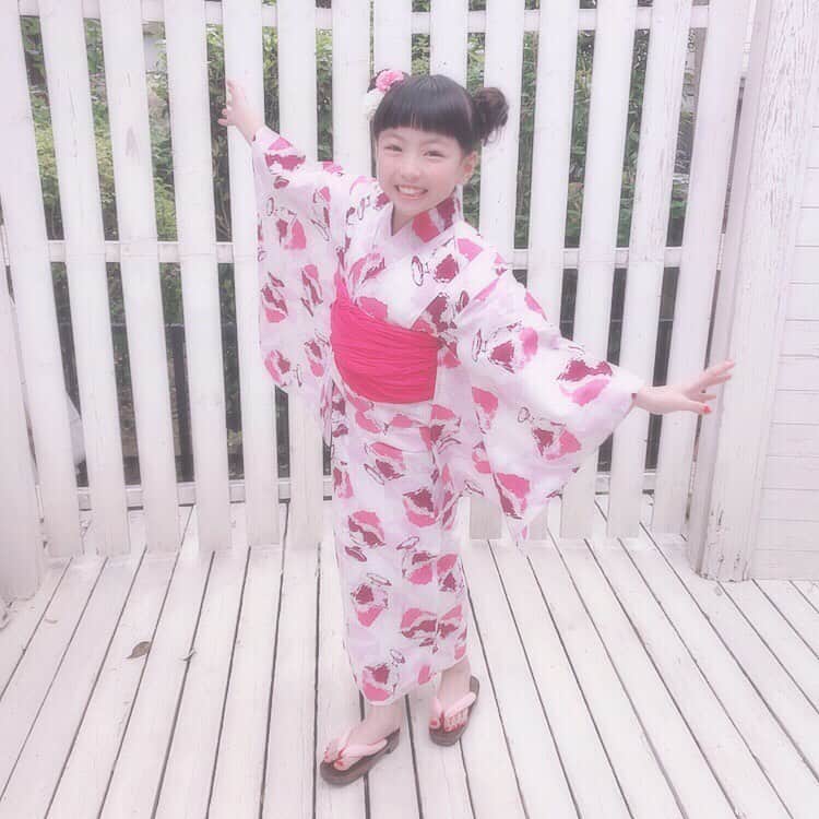 ゆず（ゆずこあ）のインスタグラム：「(♡´▽`♡) かき氷の浴衣( * ॑꒳ ॑* )♥ * こっちはピンク色❁¨̮ * ピンクも可愛すぎる(*´ｰ`*)♡ * この浴衣もすき➸♡ * #浴衣#ゆかた #かき氷#ピンク #ゆず#yuzu」