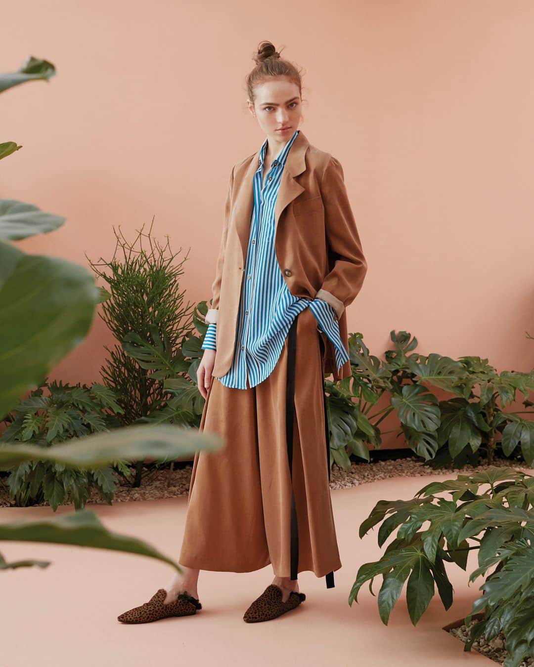 のインスタグラム：「"ALYSI’s FW19/20 collection embodies the perfect wardrobe for everyday femininity. The brand continues its search for formal perfection designed for a sophisticated, modern woman who won’t give up that dash of irreverence". . See more in boutiques or on alysi.it 🍂 . . #alysi #fw19 #fallwinter #creme #precollection #newcollection #fallinlove」