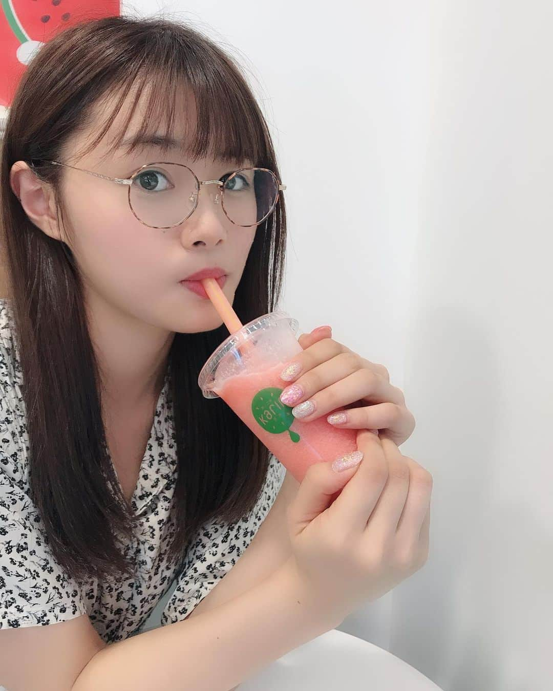 長谷川玲奈さんのインスタグラム写真 - (長谷川玲奈Instagram)「karin大好きです🥰 スイカを飲みました～🍉 甘々でビックリしました！！四コマみたいになっちゃった( ´艸｀) #karin」8月20日 21時55分 - bbg_rena0315