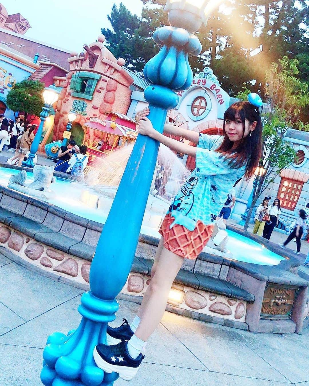 永野いち夏のインスタグラム：「こんな彼女連れてディズニー行きませんか？ #ドナルドコーデ #tdl🐭🏰」