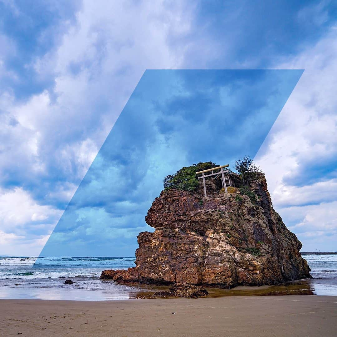 All Nippon Airwaysさんのインスタグラム写真 - (All Nippon AirwaysInstagram)「How’d that get there? In the spiritual #Shimane prefecture, a secretive shrine rests on top a rock to determine the destiny of lovers. 💙」8月20日 22時01分 - allnipponairways