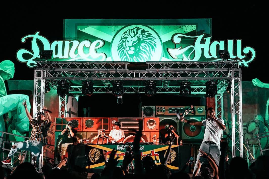 MIGHTY CROWNのインスタグラム：「Capture by @shigetomiyata at #rototom Had a blast  Bless up to the patrons who came support we  Up! #mightycrown #stageshow #killaz #dancehallstage #soundsystem  #spain」