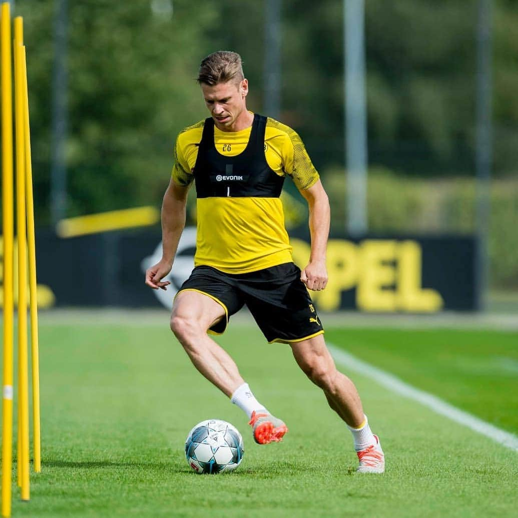 ウカシュ・ピシュチェクさんのインスタグラム写真 - (ウカシュ・ピシュチェクInstagram)「Still working. Focus on the next BL game. 💪🖤💛 #training #bvb #lp26」8月20日 22時14分 - lukaszpiszczek_lp26