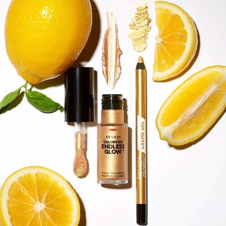 Revlonさんのインスタグラム写真 - (RevlonInstagram)「It’s #LemonadeDay and we’re sporting all things yellow 🍋 For a simply irresistible golden glow pick up #PhotoReady Endless Glow Liquid Highlighter in Gold and #ColorStay Crème Gel Pencil in 24K.」8月20日 22時25分 - revlon
