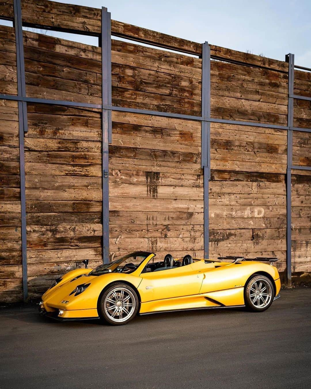 CARLiFESTYLEさんのインスタグラム写真 - (CARLiFESTYLEInstagram)「Which one looks best in yellow? Photos by @horsepower_hunters #carlifestyle #Yellow」8月20日 22時26分 - carlifestyle