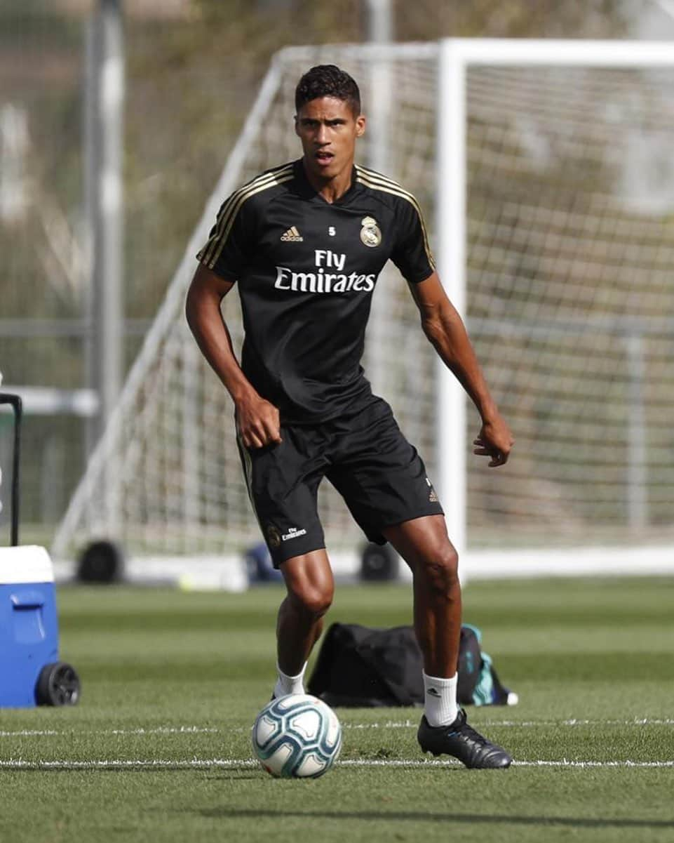 ラファエル・ヴァラーヌさんのインスタグラム写真 - (ラファエル・ヴァラーヌInstagram)「⚽️👊🏾 #TeamVarane @realmadrid」8月20日 22時20分 - raphaelvarane