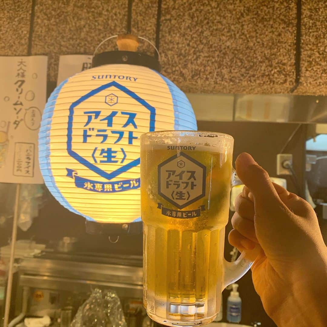 Ayakaさんのインスタグラム写真 - (AyakaInstagram)「氷専用ビール🍺アイスドラフト🤤 ぬるくならないし、 スッキリしてて飲みやすくて美味しい💕 * 恵比寿にあるイチカバチカで飲みました✨ ここは氷の代わりに 冷凍レモンにすることもできるのですが これが奇跡のコラボ❣️ とても爽やかだし、 夏にぴったり✨ * 牛すじうどんと串焼きを楽しみながら アイスドラフト💕 本当合う〜🥰🥰🥰 * #アイスドラフト　 #アイドラ　 #氷入りビール #イチカバチカ　 #恵比寿　 #別邸」8月20日 22時32分 - ayaka_ayacandy01