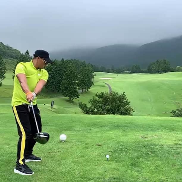 トニー・ジャーのインスタグラム：「Really fun for first time to play golf .」