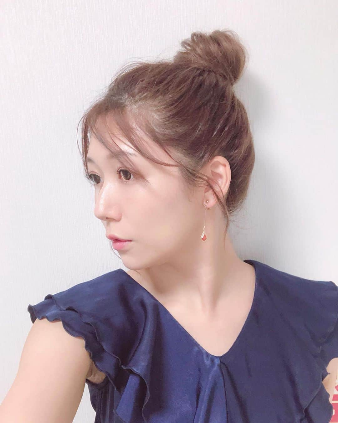 穂川果音さんのインスタグラム写真 - (穂川果音Instagram)「<hair style>  団子ーーーーー！アップスタイルです^_^  #アベプラ #abematv  #weather #weatherforecast #気象予報士 #穂川果音 #instastyle #instahair  #ヘアアレンジ #巻き髪 #hair #hairstyle #hairarrange #ほかのん #hairstyles #お団子ヘアー #hairstyling #おしゃれ #お団子アレンジ #夏コーデ #お団子ヘア #アップスタイル #アップヘア」8月21日 8時05分 - hokawakanonn