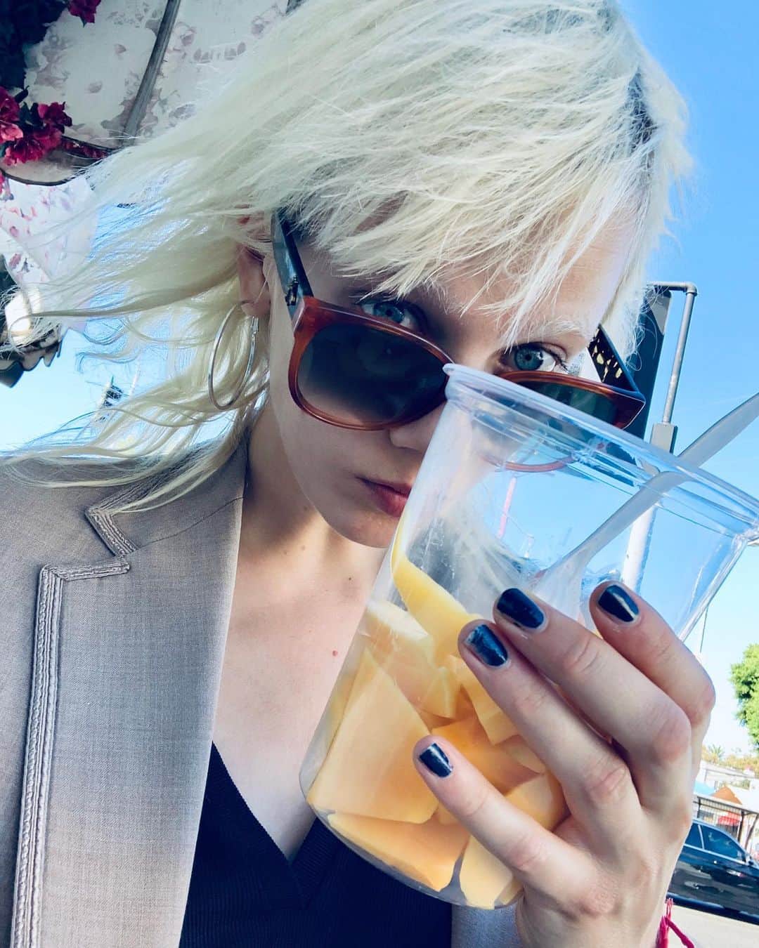 マリヤン・ジョンクマンのインスタグラム：「Don't let the MANGO 🥭🥭🥭🥭」