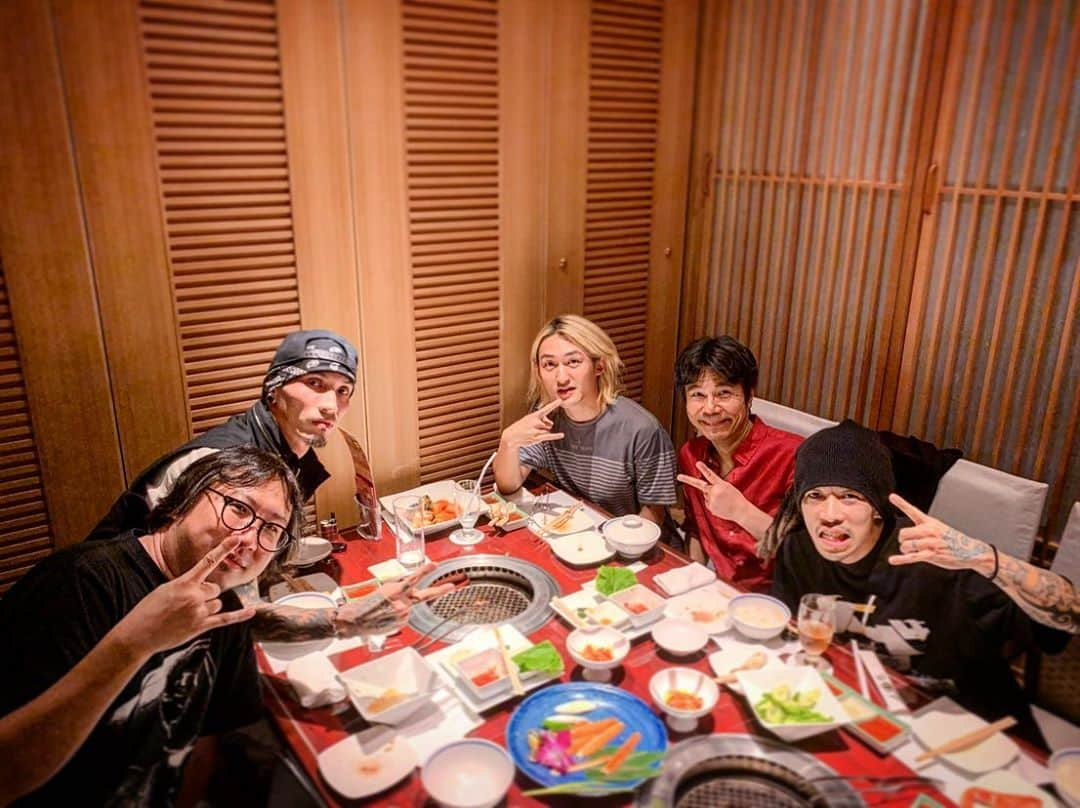 Ryota さんのインスタグラム写真 - (Ryota Instagram)「久々のベース会！ 優しくてかっこいい先輩達に囲まれて幸せな時間でした😊 I had a good time with them! They are amazing bassists! You should check them out!」8月21日 8時40分 - ryota_0809