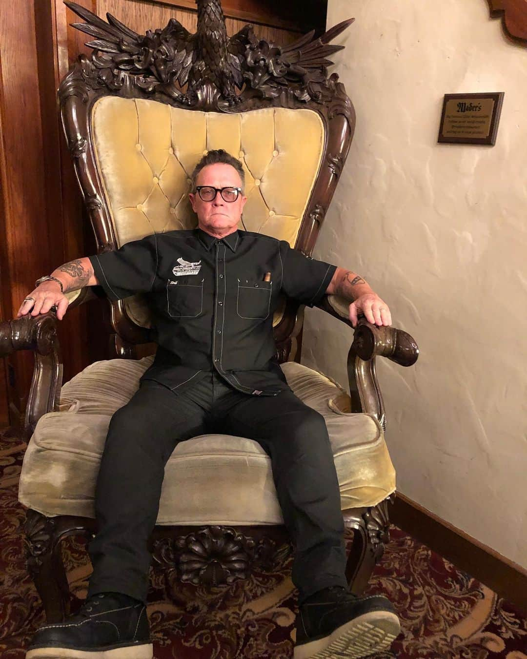 ロバート・パトリックさんのインスタグラム写真 - (ロバート・パトリックInstagram)「Big Famous Chair #madersbfc is what’s for dinner tonight! @madersresturant 117 years of service to Milwaukee! #germanfood」8月21日 8時55分 - ripfighter