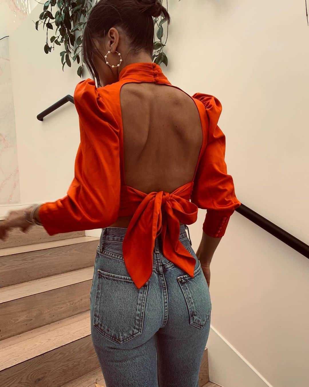 Camila Coelhoさんのインスタグラム写真 - (Camila CoelhoInstagram)「Who also loves a back cleavage❤ Available NOW at revolve.com! @camilacoelhocollection (Link on Bio)! #MYCCLook ———- Quem também ama um decote nas costas? ❤ Essa é sem duvida uma das minhas peças favoritas da nova coleção! #lookdodia #ootd」8月21日 8時50分 - camilacoelho