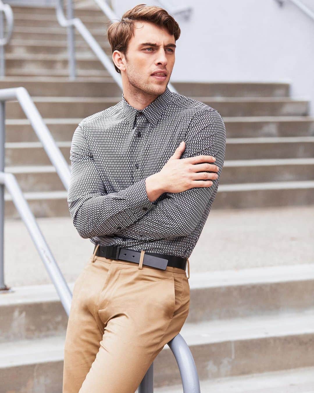 ペリーエリスのインスタグラム：「Move to your own beat with total stretch fabric that gives you 360 mobility and all-day comfort. #PerryEllis #LifeReadySince1976」
