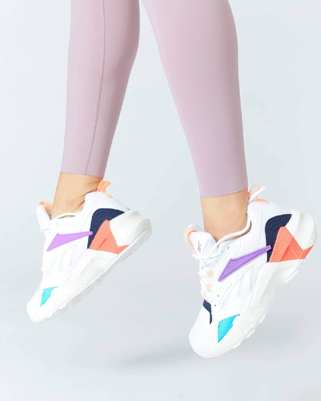 STYLERUNNERさんのインスタグラム写真 - (STYLERUNNERInstagram)「Elevate your outfit with the Reebok Aztrek Double NU Pops 👟💥 Tag a babe that would love these!」8月21日 9時04分 - stylerunner