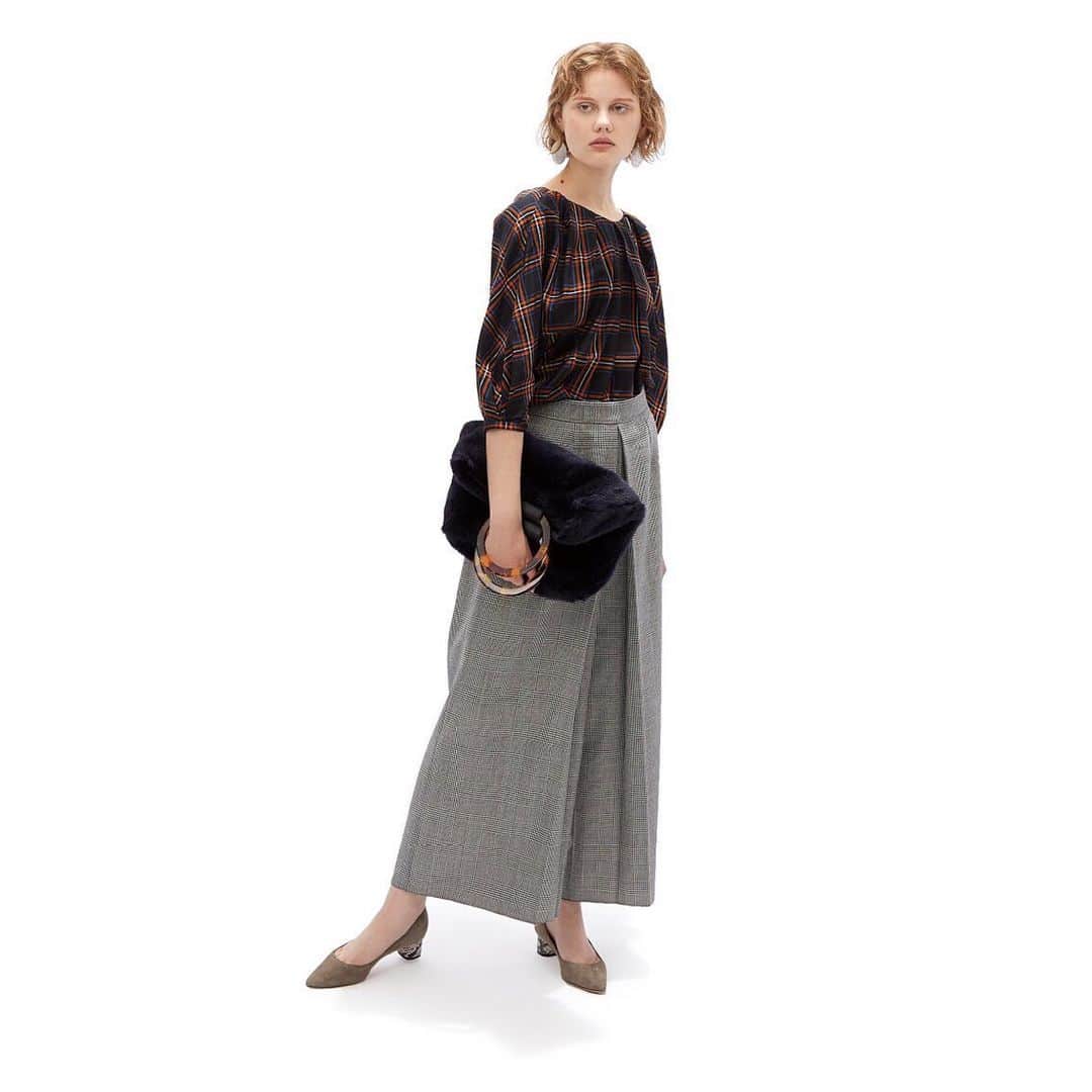 エリオポールのインスタグラム：「- 2019/AW collection -  B.B.B  8.16.fri - 9.4.wed  BLOUSE [HÉLIOPÔLE] 17,000yen+tax PANTS [O'NEIL OF DUBLIN] 24,000yen+tax SHOES [PELLICO] 48,000yen+tax EARRINGS [Island by HH] 6,500yen+tax BAG [BAGMATI] 13,800yen+tax . . #HELIOPOLE #heliopole #エリオポール  #2019aw #autumnwinter #秋冬ファッション #selectshop #fashion #style」