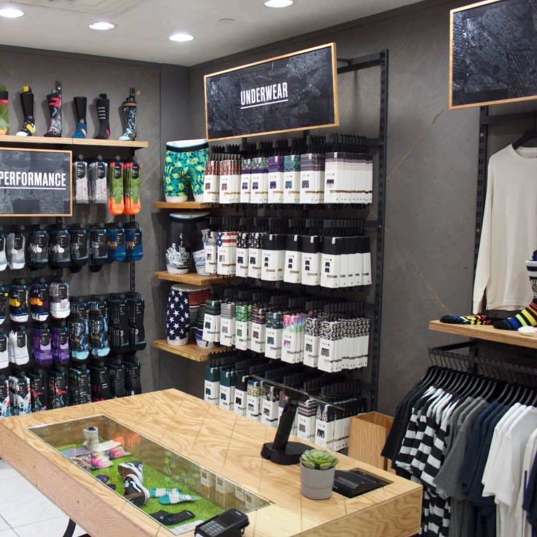 Stanceさんのインスタグラム写真 - (StanceInstagram)「We're proud to present our newest Stance retail space at Garden State Plaza in New Jersey 🙌 We're stocked up with our latest Socks, Underwear, and T-shirts; stop by if you're in the area!📍 For a full list of Stance stores, head to our link in bio. #StanceGSP」8月21日 9時01分 - stanceofficial