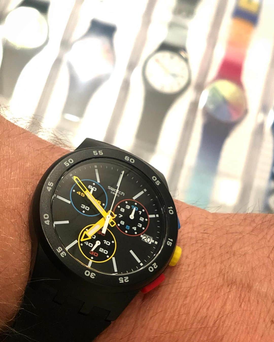 ニック・ハイドフェルドのインスタグラム：「Bau is my favorite Swatch collection in a long time. Got most of them in my #swatchcollection and my #favorite is #BLACK-ONE #Bau celebrates 100 years of #bauhaus #movement . . . #collector #swatchlovers #watch #watchesofinstagram #swatchwatch #swatchaddict #swatchcollector #myswatch #swatchchrono #swatch  #swatchcollection #swatchcollector」