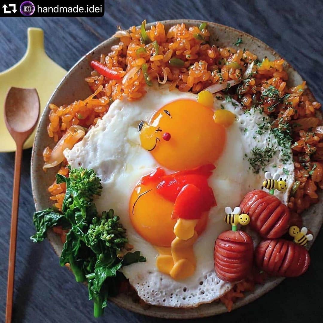 睦のインスタグラム：「可愛いすぎーーー😆 #repost @handmade.idei ・・・ Яичница 🍳 🐻 🍯 @etn.co_mam  #snapdish#IgersJP#ig_japan#eggart#phoo#winniethepooh#Disney#kyaraben#obento#foodart#friedeggart#gloobyfood #яичница #винни #мишка #завтрак  #winniethepoohday  #honey  #くまのプーさん  #はちみつ  #プーさん  #はちみつの日  #pooh  #winniethepooh  #honeybee  #poohbear  #クマのプーさん  #可愛い  #kawaii  #pretty」