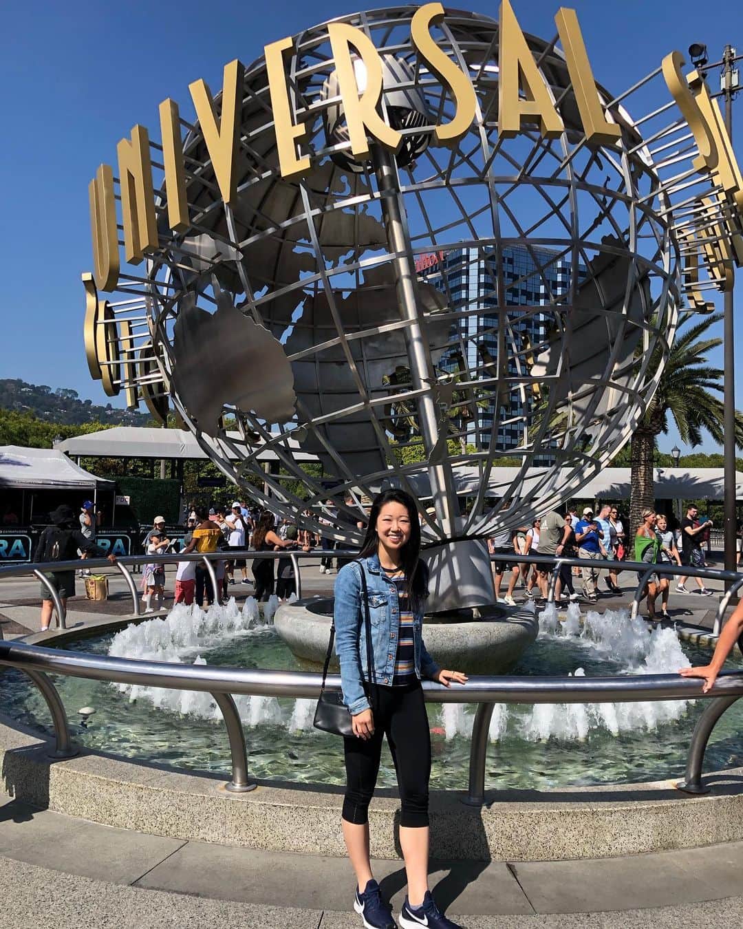 リリー・チャンのインスタグラム：「Tbh one day at Universal is more tiring than one day with 3 training sessions 🤯👵🏻 #dayoff #CNTtrainingcamp #LA」