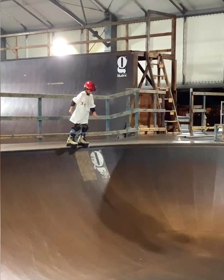 安床武士のインスタグラム：「@haruhi_gram Fish mode!! @goodskates_inc  @soulvisionworks  #gskatepark #rollerblading #inlineskate #インラインスケート #ローラーブレード #フィッシュブレーンという技名 #TYTシャツほんまにまた作ろう」