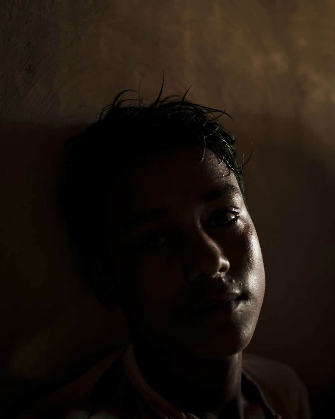 unicefさんのインスタグラム写真 - (unicefInstagram)「Abdullah, 15, lives in Cox's Bazar, Bangladesh.  97% of Rohingya refugees aged 15-18 are not receiving an education, putting them at higher risk of falling prey to traffickers and drug dealers.  Protecting their right to education, is protecting their lives. #AChildIsAChild © UNICEF/UN0326921/Brown」8月21日 0時45分 - unicef