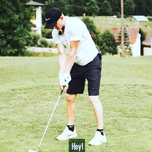 セバスティアン・ローデさんのインスタグラム写真 - (セバスティアン・ローデInstagram)「Neulich beim Hautnah-Interview mit Eintracht Frankfurt TV. Hat Spaß gemacht! 🏌‍♂😎👍Video - Link in der Bio ;-)」8月21日 0時48分 - rodesebastian